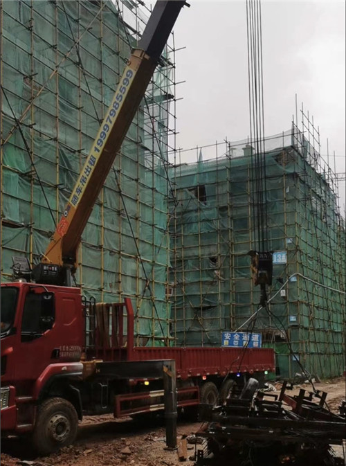 绥宁县“慢工细活”—— 吊车的 “微动控制” 技术