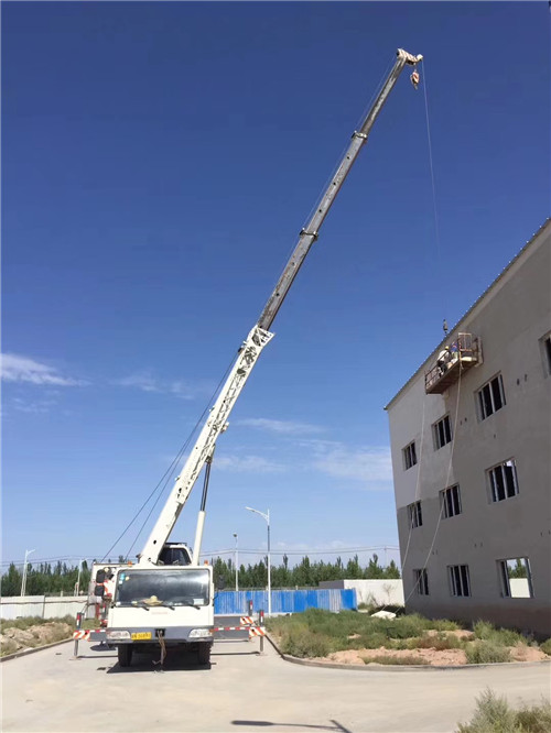 绥宁县“轻装强干”—— 吊车的 “轻量化臂架” 技术